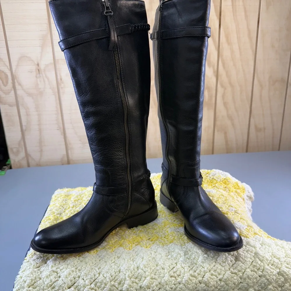 Black Leather Knee‎ Hi Riding Boots Side Zip Buckle Detail Women's Size 7M Thask